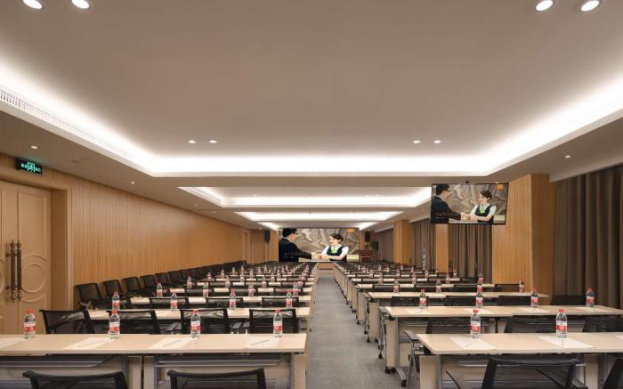 Vienna International Hotel Kunming Xiyuan Road Daguan Park