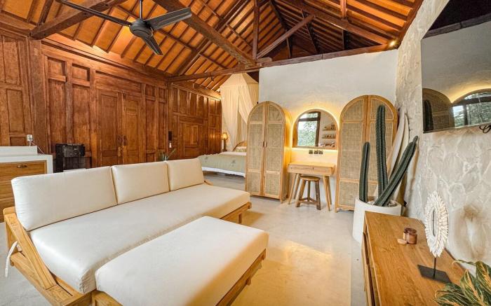 Honeymoon Studio