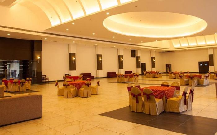 Velvet Clarks Exotica Zirakpur Hotel