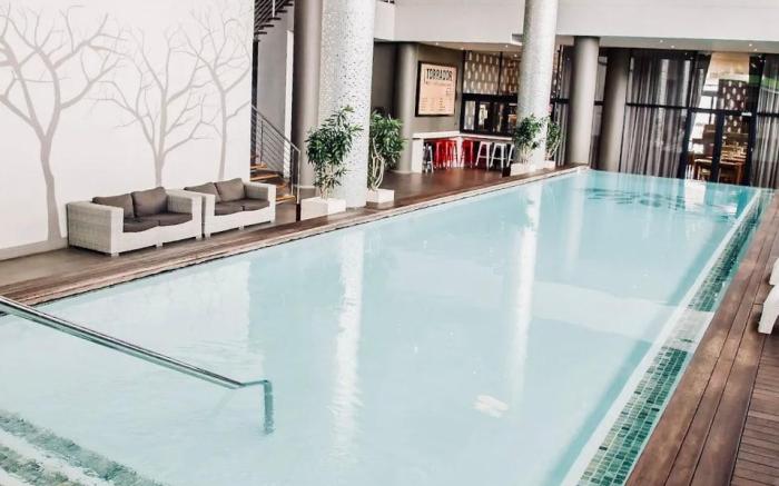 Cosy Urban Apartment, FREE WiFi, Pool, Gym, Aircon