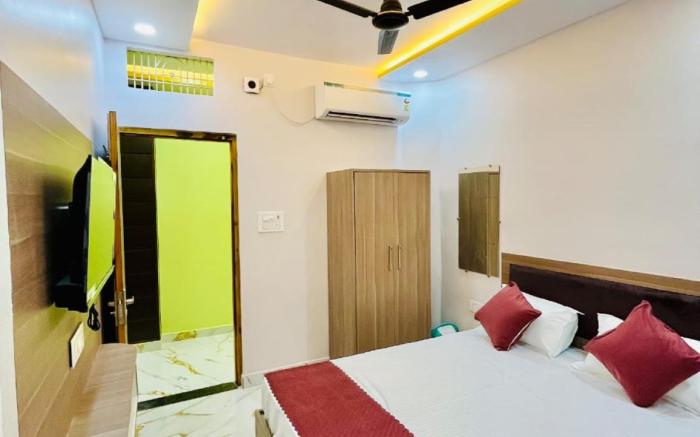 Goroomgo Pvs Grand Varanasi