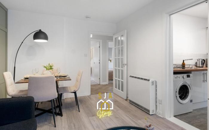 Strawberrybank Stay - SJA Stays - Modern 2 Bed Apartment