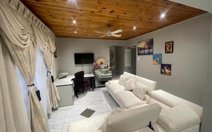 Newlands Deluxe Room 3