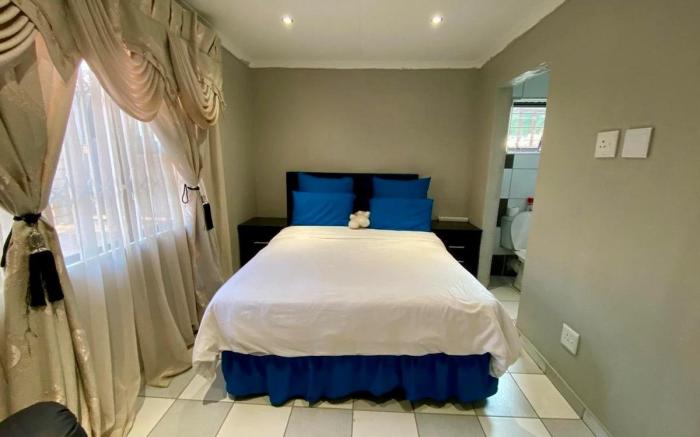 Newlands Deluxe Room1
