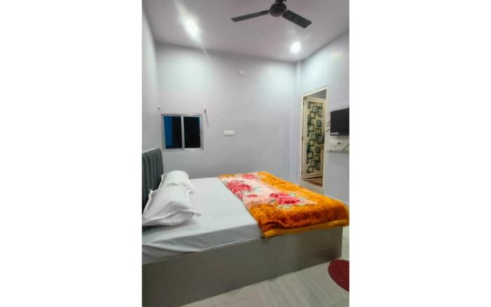 Hotel Shivashram Guest House Varanasi Near Temple