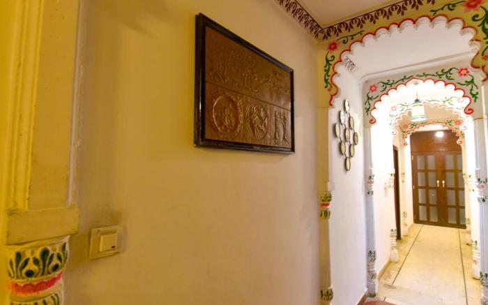 Hotel Mahima Heritage near Fateh Sagar Lake