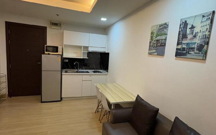 Thong Lo 1 Bedroom High Floor with Skyline View