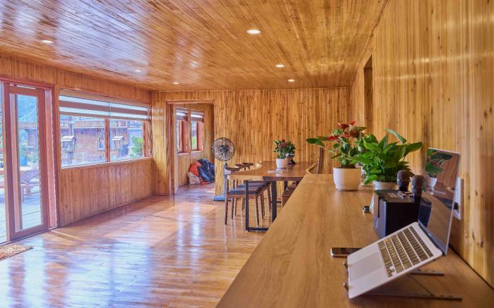 Lan Ha Floating Homestay