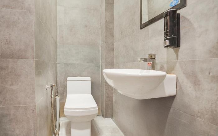 Super Collection O West Vinod Nagar Metro Station Formerly Royal Inn