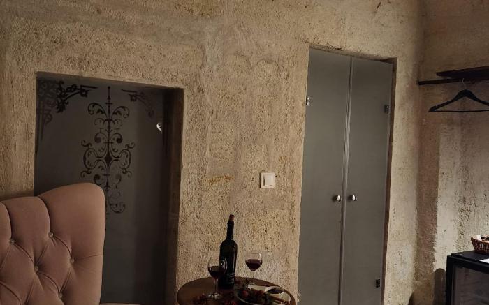 MMF CAVE HOUSE