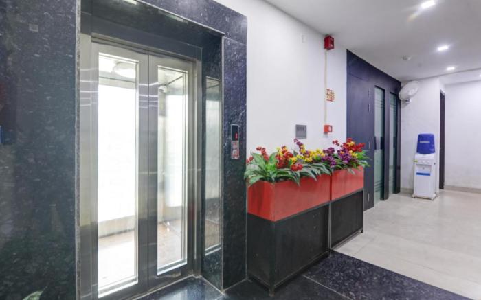 Status By Hotel The Emporio