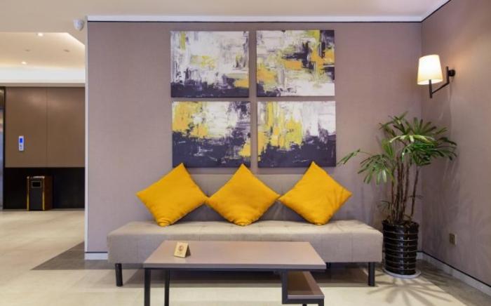 Home Inn Plus Danyang Eyewear Industrial Park High-speed Railway Station