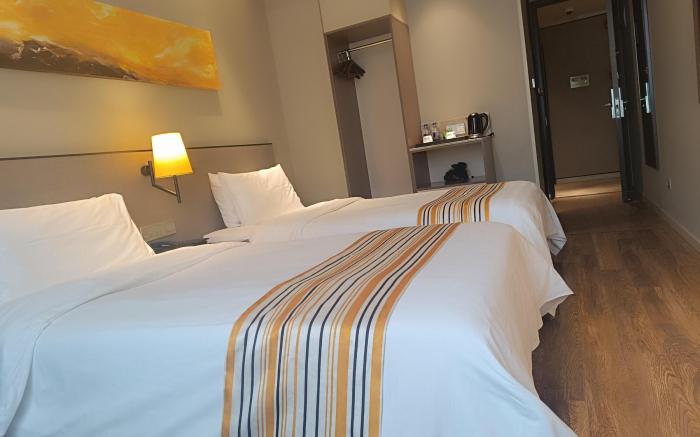 Home Inn Plus Ningbo Laowaitan Tianyi Square