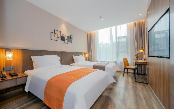 Home Inn Plus Wuxi New District Holiday Plaza