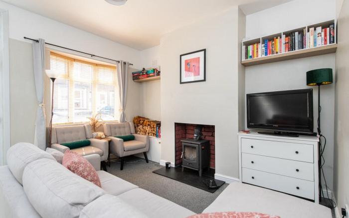 Central 2 BR Cosy House