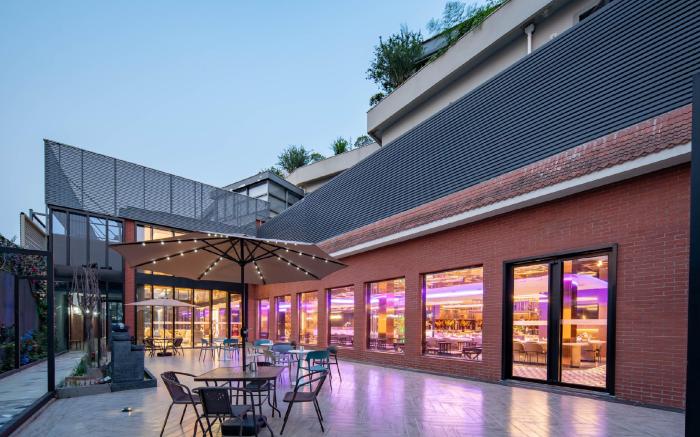 Home Inn Plus Jinan Daming Lake