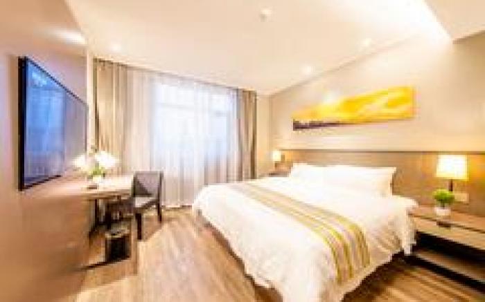 Home Inn Plus Wuhan Xiaopinmao Xudong Metro Station