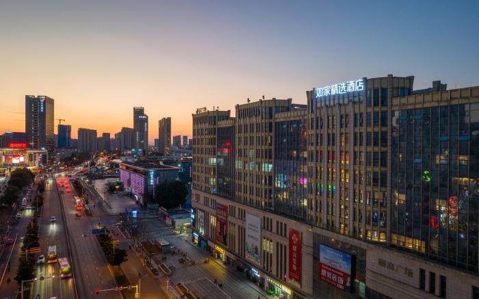 Home Inn Plus Zhenjiang Railway Station Xijin Ferry