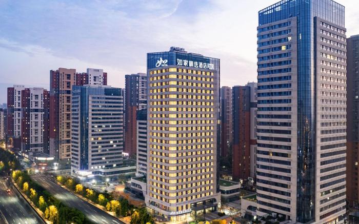 Home Inn Plus Jinan East Station