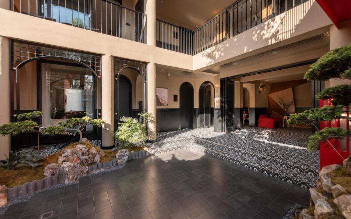 SIXI GOLDEN SUNRISE SOUND SLEEP HOTEL