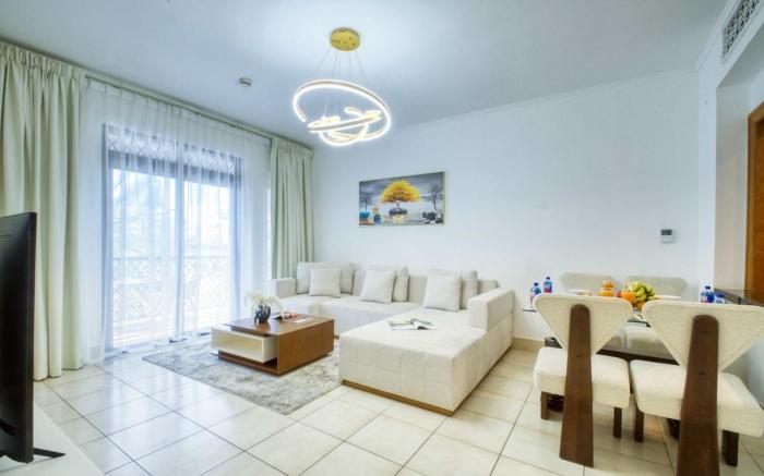 Charming 2BDR with Burj Khalifa View