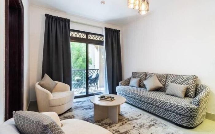 Modern 1BDR with Balcony in the Heart of Downtown