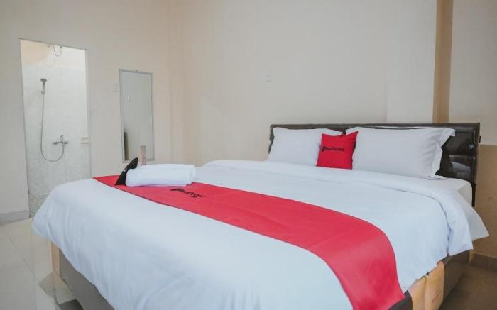 RedDoorz Near Ringroad City Walks Medan