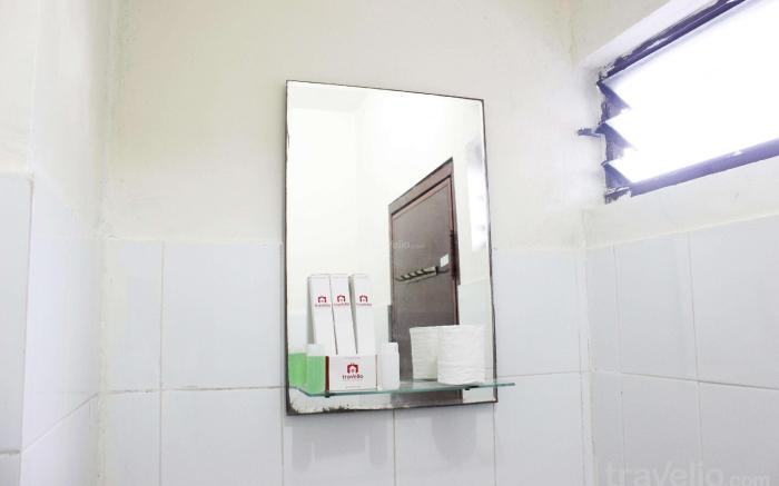 Minimalist 2BR Apt Gateway Ahmad Yani By Travelio
