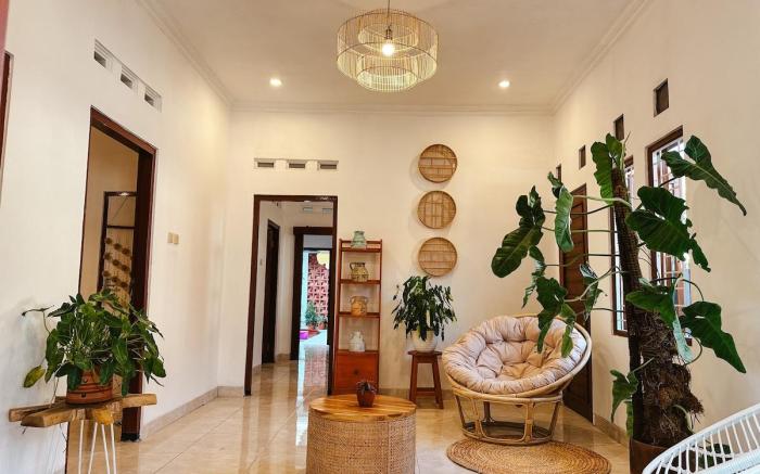 Spacious 6 Bedroom House Near Keraton Kamudi Jogja