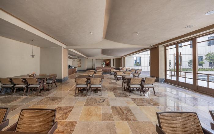 Atour Hotel Kunming Dianchi Haigeng Dam