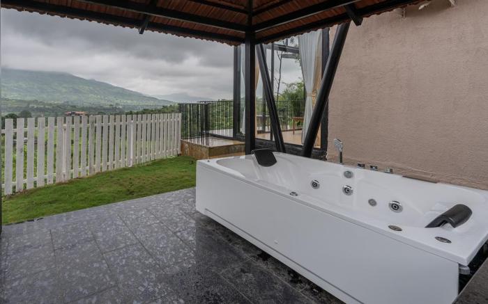 Caasa Tranquilla-Canopy Cabin with Private Jacuzzi