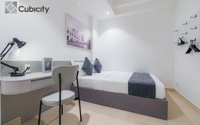 Cubicity De Tham Queen Bed