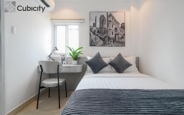 Cubicity De Tham Double Bed with Window