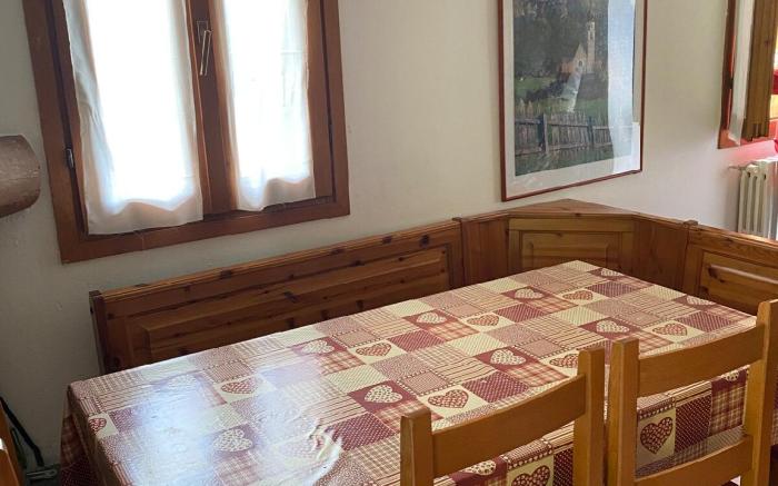 Magnificent apartment with garden in Chalet