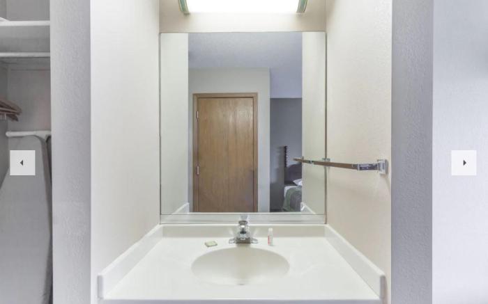 Super 8 by Wyndham Yorkville