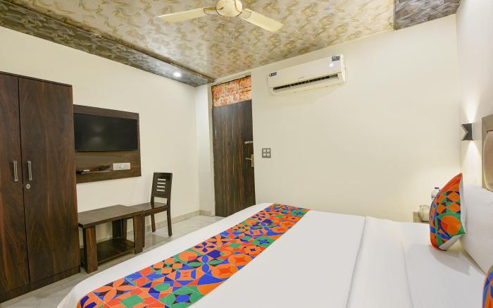 FabHotel Lazeeno