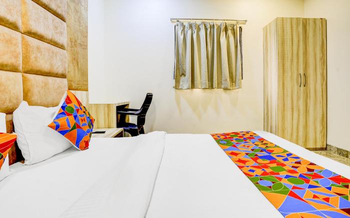 FabExpress Sumit Palace