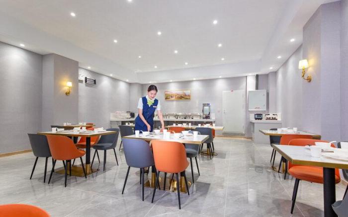 Vienna Hotel Ezhou Riverside Wuyue Plaza