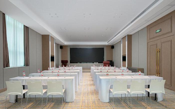 Vienna International Hotel Jingmen Railway Station Branch of Jingchu Institute of Technology