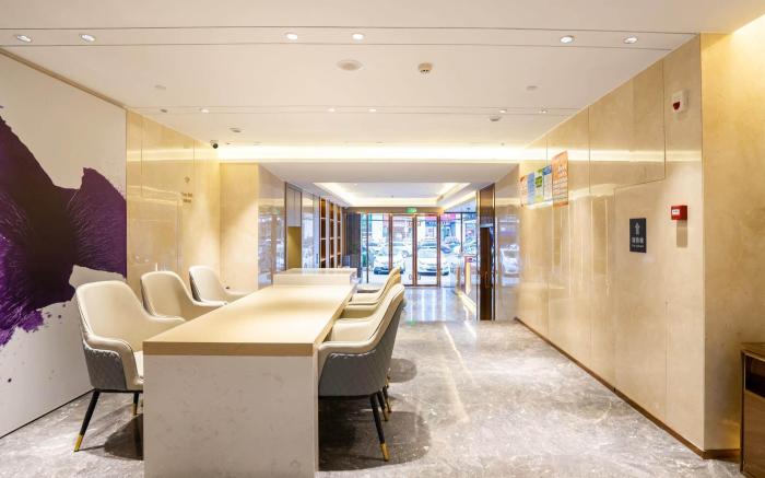 Lavande Hotel Wuhan SKP Chuhehan Street Metro Station