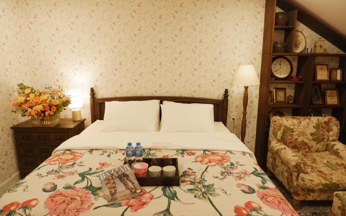 The Rustic Home - Room 2