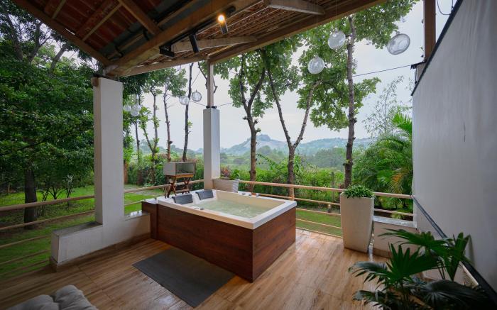 Pride Rock | Mountain view Jacuzzi Villa BLR