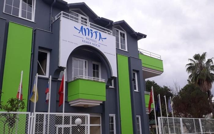 Anita Kemer Noch Hotel 