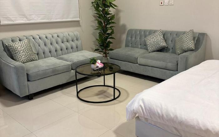 Beautiful 2 Bedroom Apartment and Bathroom