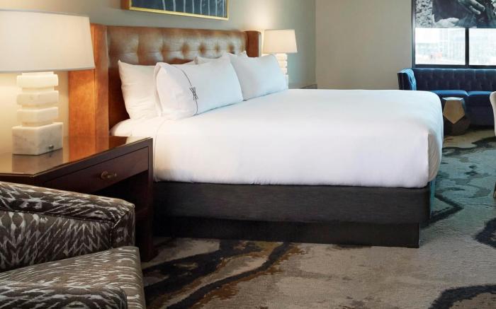 Highland Dallas Curio Collection By Hilton