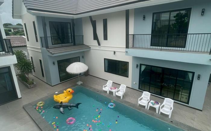 Level FIVE pool villa Pattaya