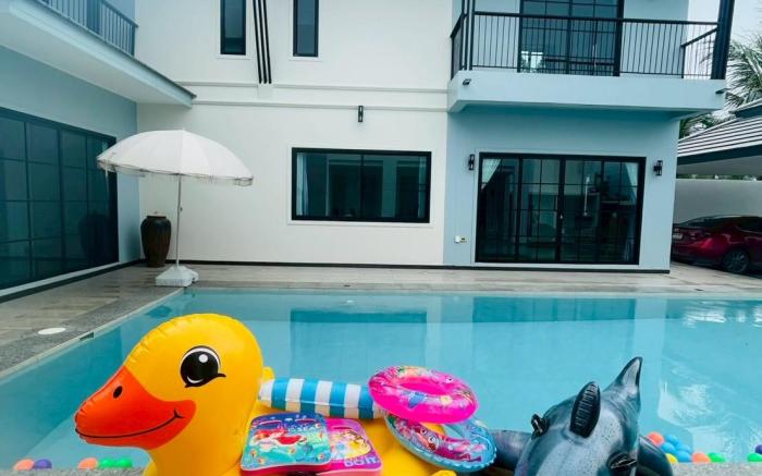 Level FIVE pool villa Pattaya