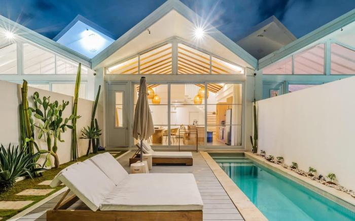 Sea Breeze Retreat 4: Modern 3BR Villa in Canggu