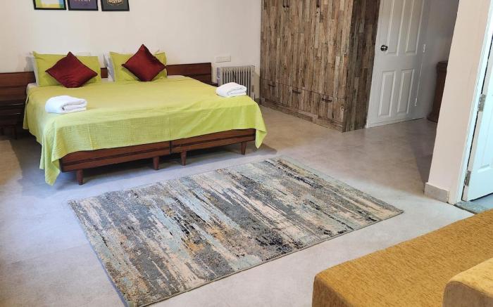 the lake house/ooty boat house