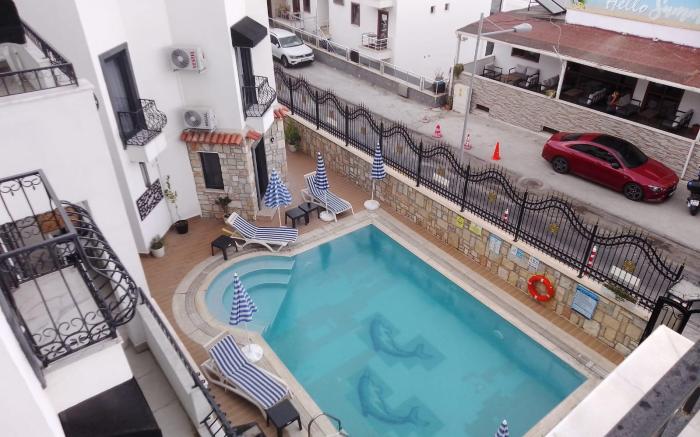 WB WEEKEND HOTEL AND SUITES